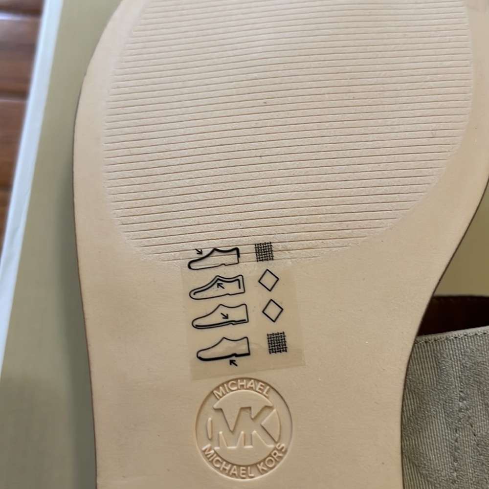 Michael Kors Women's Verity Elastic Flip-Flops - Picture 8 of 8